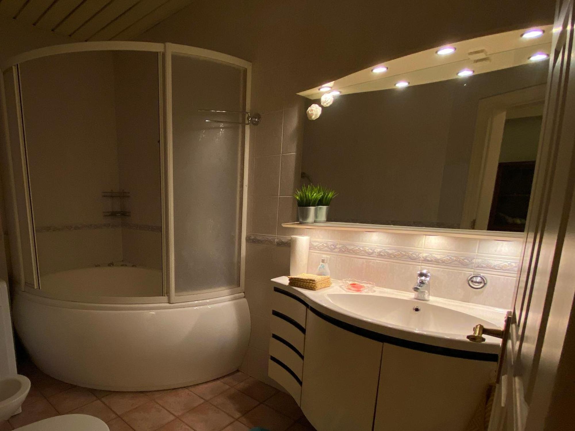 Alunana Lux Jakuzzi Apart, Facade Is Under Renovation, In Riga Art Nouveau Area, Self Check-In Exterior photo